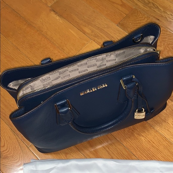 NWT Michael Kors Camille Navy Satchel - Picture 4 of 8